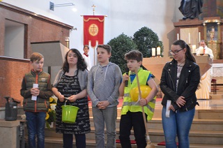 Foto der mitgestaltenden Firmlinge